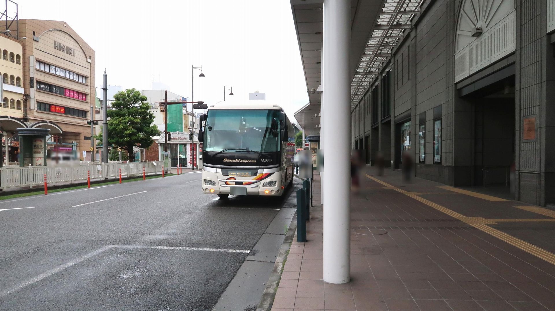 坊ちゃんｴｸｽﾌﾟﾚｽ 松山市駅ﾊﾞｽ停の写真